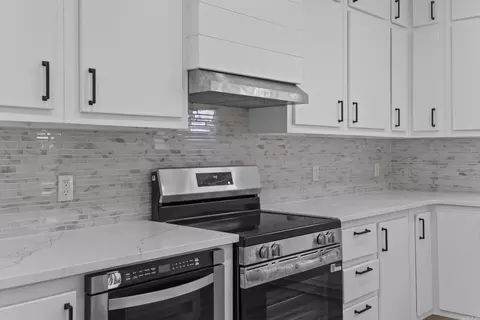 Kitchen - 11200 W Centennial Rd, Cabot, AR 72023 photo 2 of 3