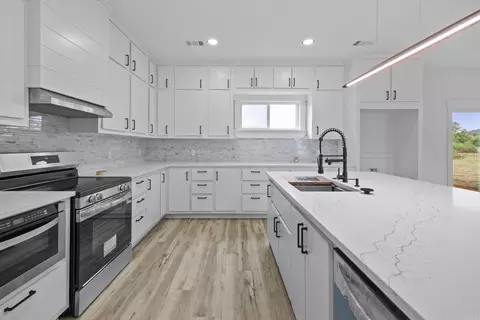 Kitchen - 11200 W Centennial Rd, Cabot, AR 72023 photo 3 of 3