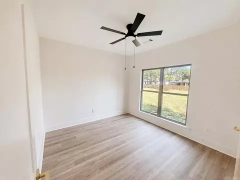 Bedroom - 20 Crescent Cv, Ward, AR 72176 photo 2 of 2