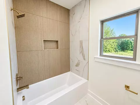 Bath - 1 Bella View Dr, Greenbrier, AR 72058 photo 5 of 5