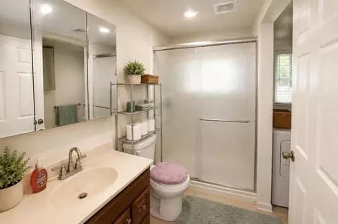 Bath - 1282 Jenny Rd, Rockport, AR 72104 photo 1 of 2