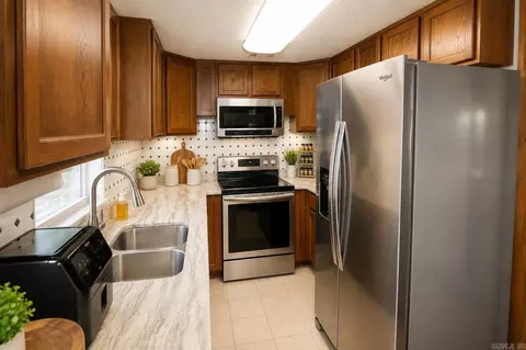 Kitchen - 1282 Jenny Rd, Rockport, AR 72104 photo 2 of 2