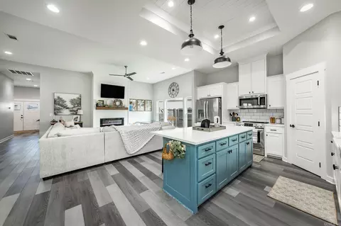 Kitchen - 1755 Hobbiton Cir, Conway, AR 72032 photo 3 of 4