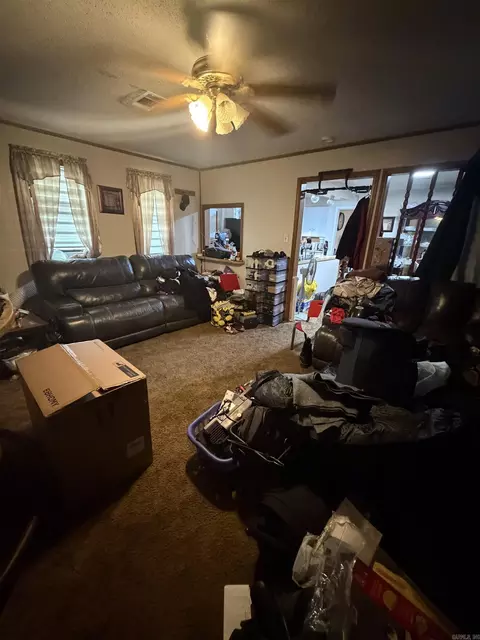Living - 1808 Belmoor Dr, Pine Bluff, AR 71601 photo 2 of 4