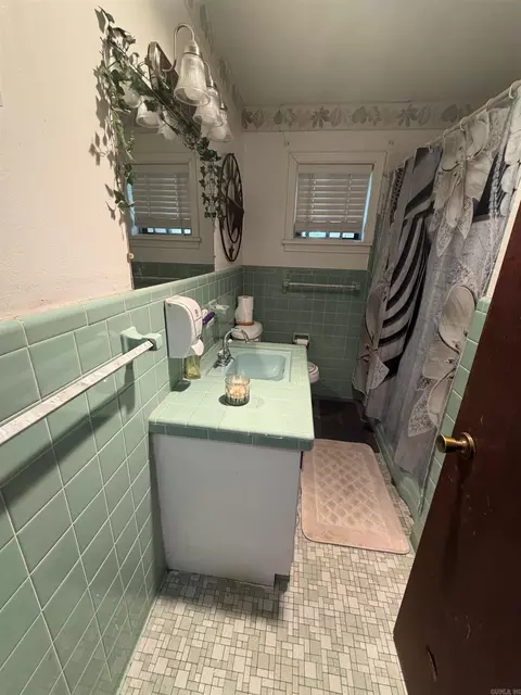 Bath - 1808 Belmoor Dr, Pine Bluff, AR 71601 photo 1 of 2