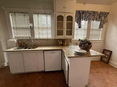 Kitchen - 206 Park Pl, Pine Bluff, AR 71601 photo 5 of 5