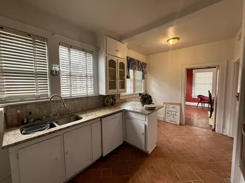 Kitchen - 206 Park Pl, Pine Bluff, AR 71601 photo 3 of 5