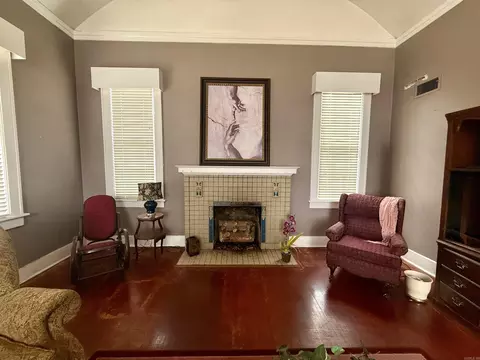 Living - 206 Park Pl, Pine Bluff, AR 71601 photo 4 of 5