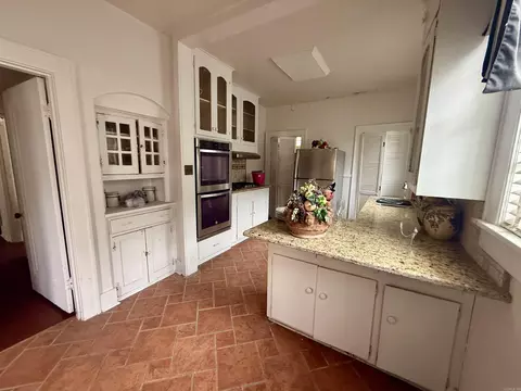 Kitchen - 206 Park Pl, Pine Bluff, AR 71601 photo 2 of 5