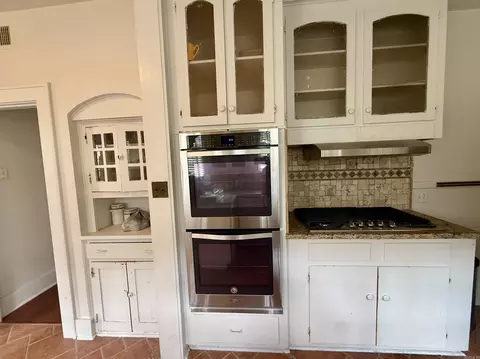 Kitchen - 206 Park Pl, Pine Bluff, AR 71601 photo 4 of 5