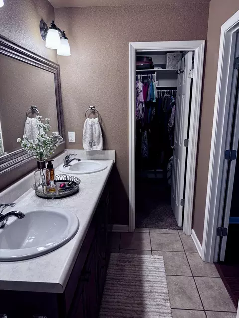 Bath - 502 Wycliffe Dr, Searcy, AR 72143 photo 3 of 3