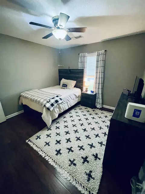 Bedroom - 502 Wycliffe Dr, Searcy, AR 72143 photo 2 of 3