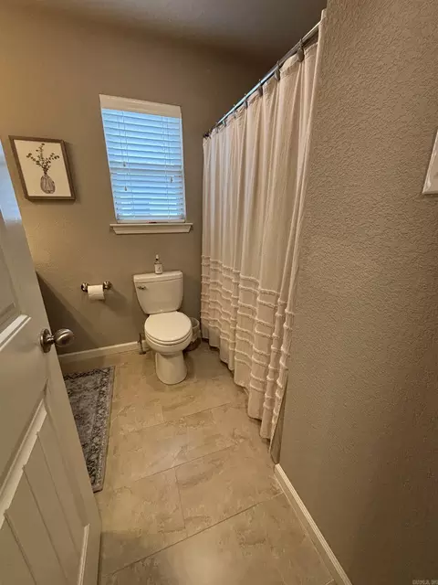 Bath - 153 Meadow Dr, Beebe, AR 72012 photo 3 of 4