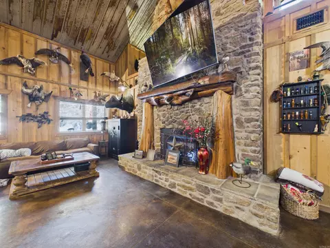 Living - 1021 Hwy 91, Walnut Ridge, AR 72476 photo 1 of 3