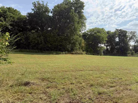 32 Upper Yorktown Dr, Locust Grove, AR 72550