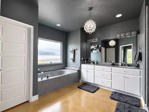 Bath - 368 Johnson Rd, Lonoke, AR 72086 photo 2 of 5