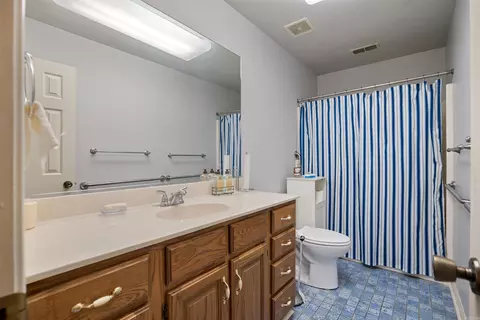 Bath - 1404 Easy St, Trumann, AR 72472 photo 3 of 4