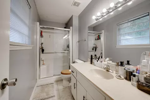 Bath - 1320 Sunset Dr, Conway, AR 72032 photo 1 of 2