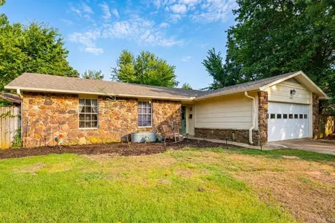 Exterior - 1320 Sunset Dr, Conway, AR 72032 photo 2 of 6