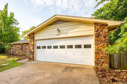 Exterior - 1320 Sunset Dr, Conway, AR 72032 photo 3 of 6