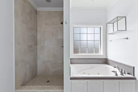 Bath - 4035 Newcastle Dr, Conway, AR 72034 photo 3 of 5