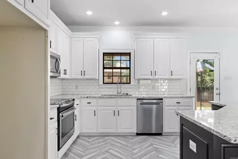 Kitchen - 4035 Newcastle Dr, Conway, AR 72034 photo 2 of 2