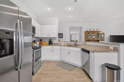 Kitchen - 3000 Emerald Park Trl, Bauxite, AR 72011 photo 3 of 4