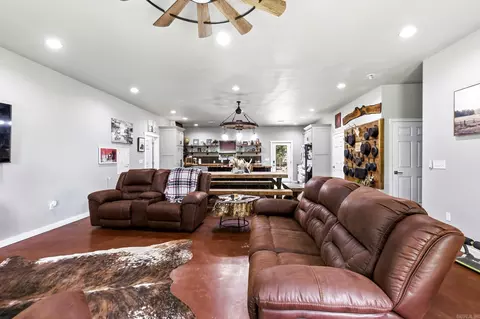 Living - 105 Lamb Park Rd, Lonoke, AR 72086 photo 3 of 3