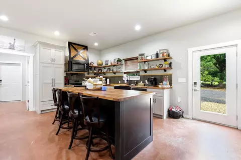 Kitchen - 105 Lamb Park Rd, Lonoke, AR 72086 photo 7 of 8