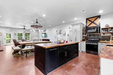 Kitchen - 105 Lamb Park Rd, Lonoke, AR 72086 photo 1 of 8