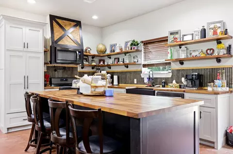 Kitchen - 105 Lamb Park Rd, Lonoke, AR 72086 photo 8 of 8