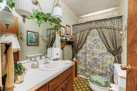 Bath - 1503 Silver Fox, Pine Bluff, AR 71603 photo 1 of 3