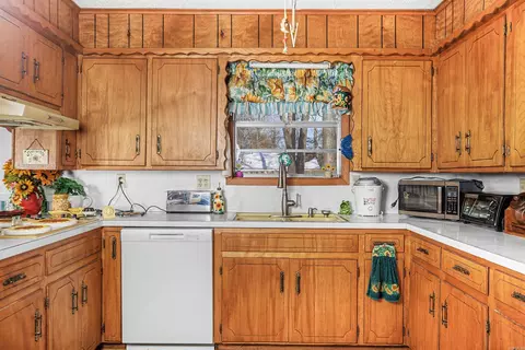 Kitchen - 1503 Silver Fox, Pine Bluff, AR 71603 photo 2 of 5
