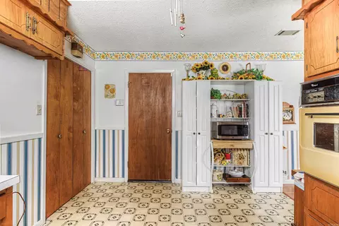 Kitchen - 1503 Silver Fox, Pine Bluff, AR 71603 photo 5 of 5