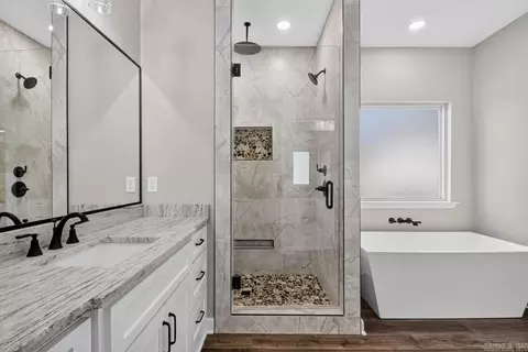 Bath - 2115 Sable Oaks, Bryant, AR 72022 photo 3 of 5