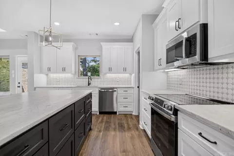Kitchen - 2115 Sable Oaks, Bryant, AR 72022 photo 3 of 4