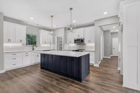Kitchen - 2115 Sable Oaks, Bryant, AR 72022 photo 2 of 4