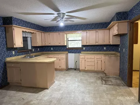 Kitchen - 575 Bowers Loop, Dover, AR 72837 photo 1 of 1