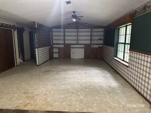 Living - 575 Bowers Loop, Dover, AR 72837 photo 1 of 2