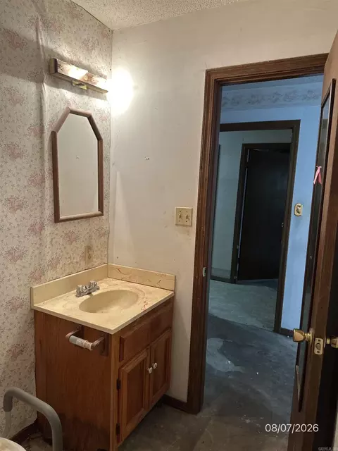 Bath - 575 Bowers Loop, Dover, AR 72837 photo 3 of 4