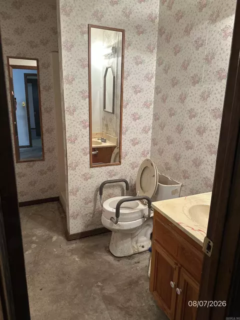 Bath - 575 Bowers Loop, Dover, AR 72837 photo 2 of 4
