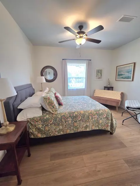 Bedroom - 201 Whitfield Ave, Mountain View, AR 72560 photo 3 of 4