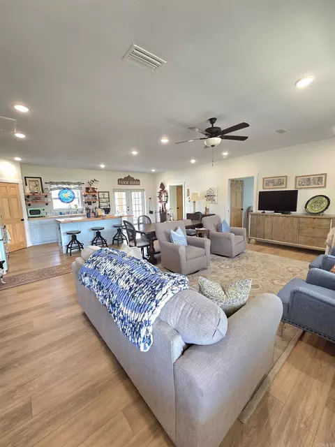 Living - 201 Whitfield Ave, Mountain View, AR 72560 photo 1 of 2