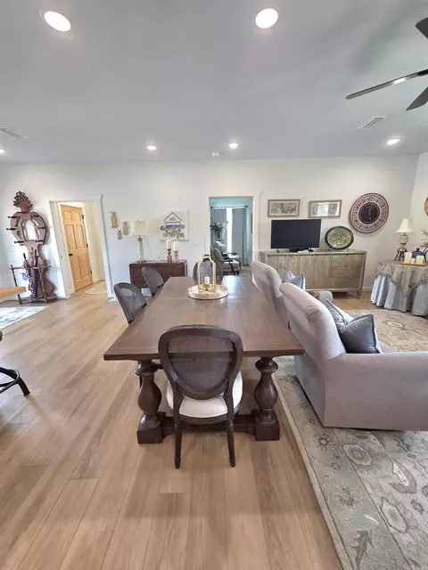 Dining - 201 Whitfield Ave, Mountain View, AR 72560 photo 1 of 2