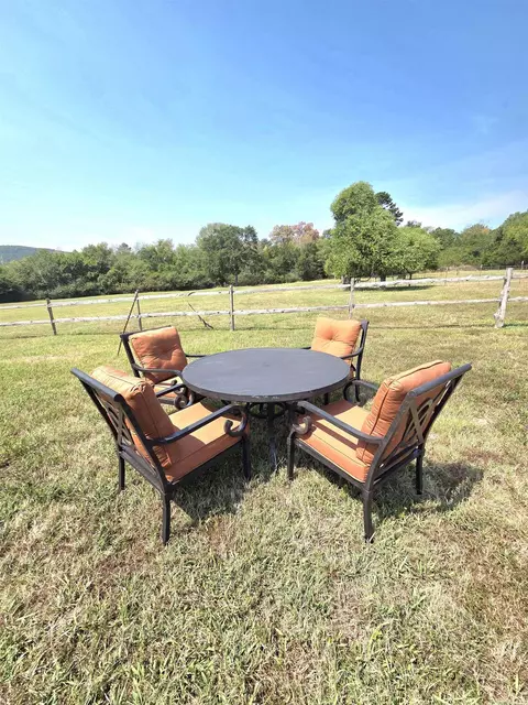 Dining - 201 Whitfield Ave, Mountain View, AR 72560 photo 2 of 2