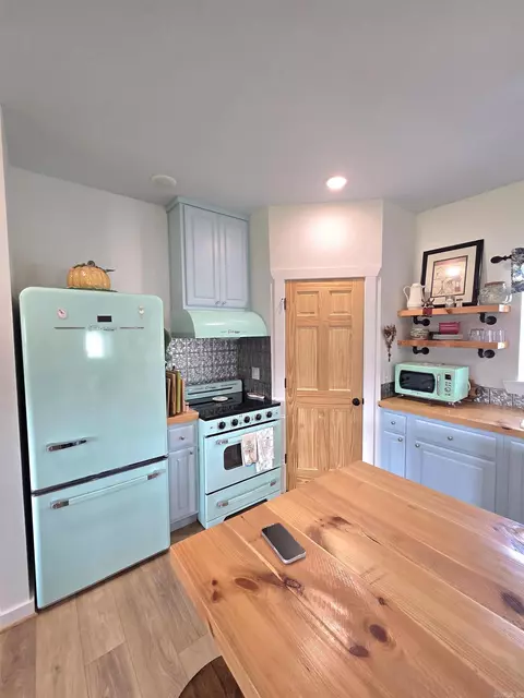 Kitchen - 201 Whitfield Ave, Mountain View, AR 72560 photo 1 of 4