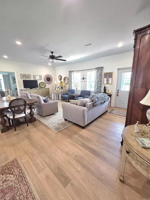 Living - 201 Whitfield Ave, Mountain View, AR 72560 photo 2 of 2