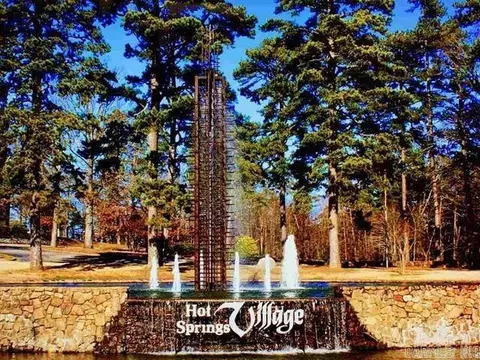 15 Ruedo Ln, Hot Springs Village, AR 71909