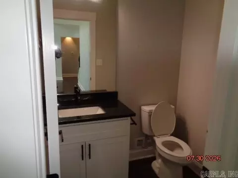 Bath - 2928 Creekside Dr, Alexander, AR 72002 photo 3 of 4