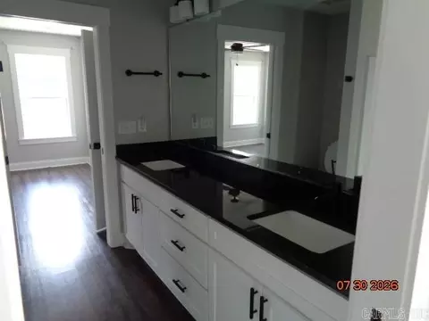 Bath - 2928 Creekside Dr, Alexander, AR 72002 photo 4 of 4